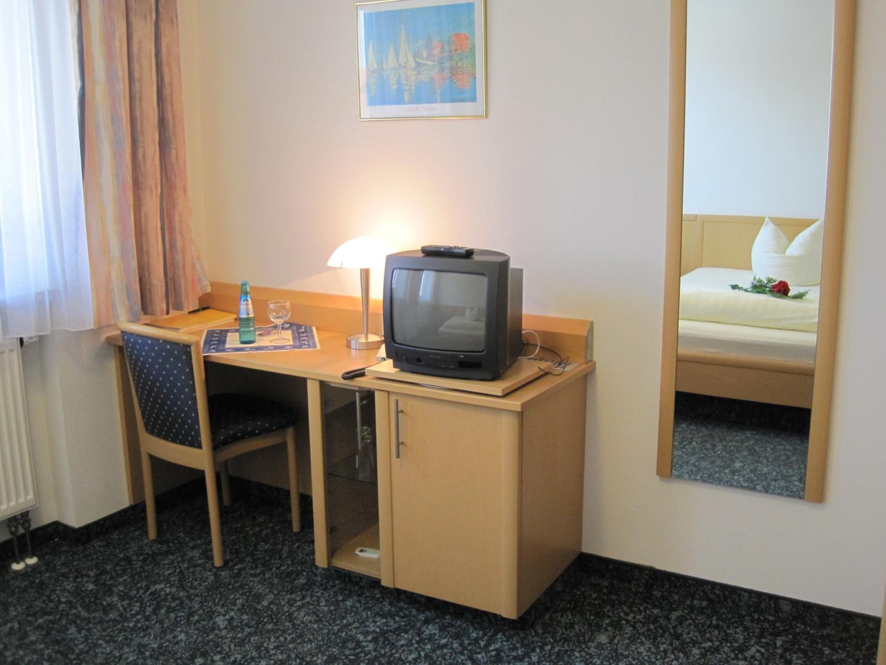 hypo-allergenic bedding, minibar, in-room safe, desk