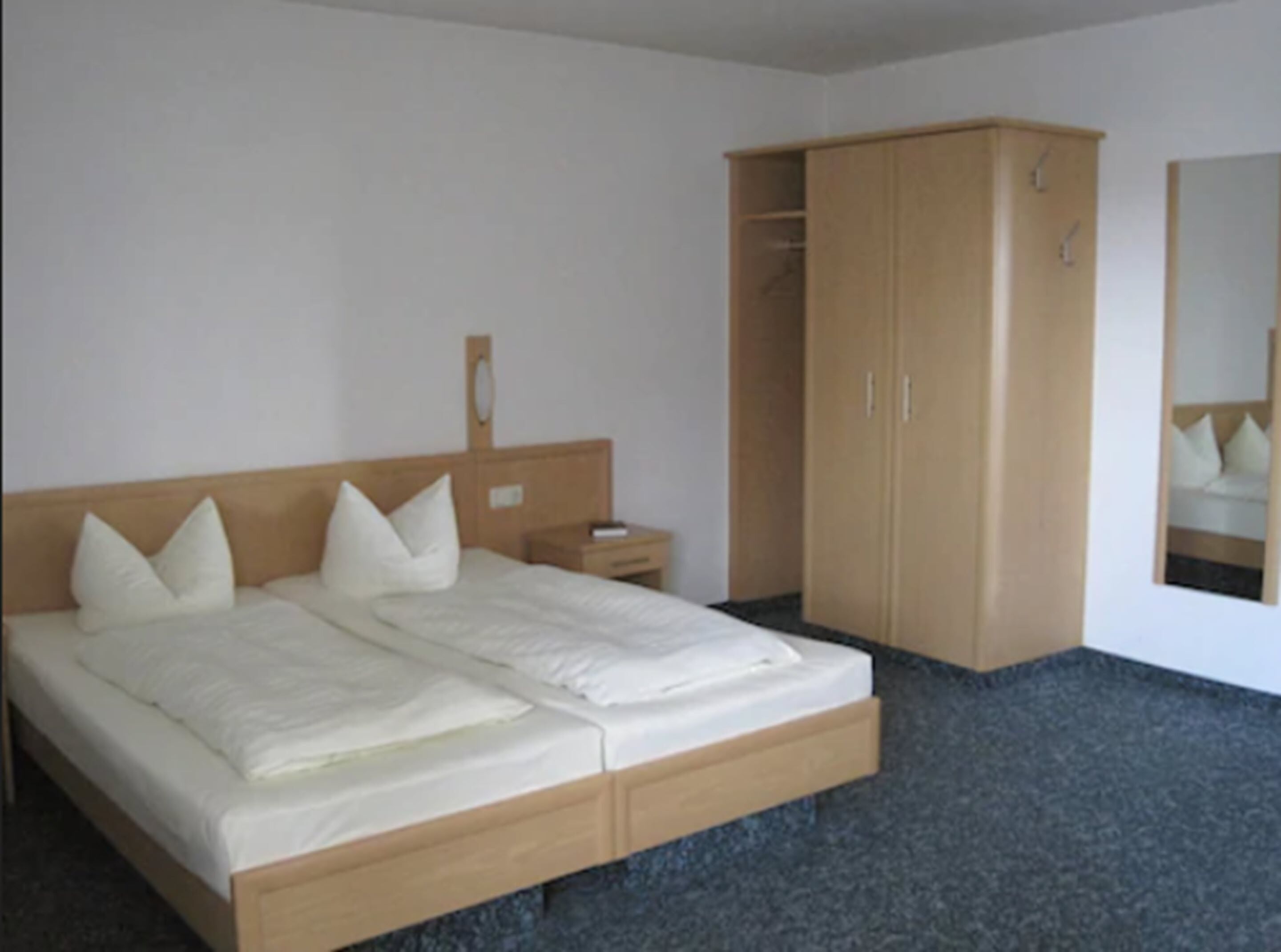 hypo-allergenic bedding, minibar, in-room safe, desk