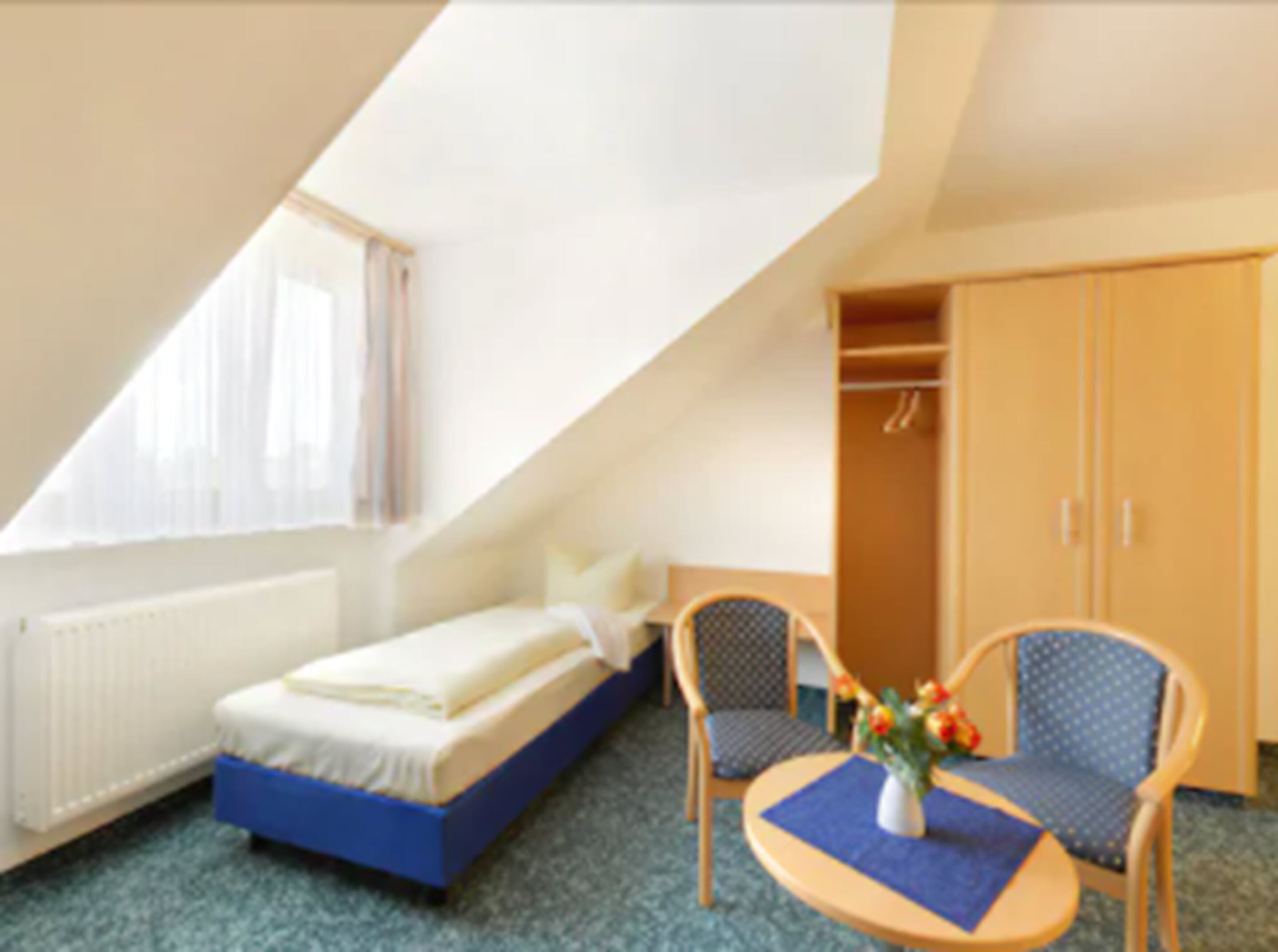 hypo-allergenic bedding, minibar, in-room safe, desk