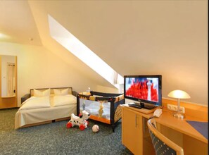 Quarto família | Roupas de cama antialérgicas, frigobar, cofres nos quartos, escrivaninha