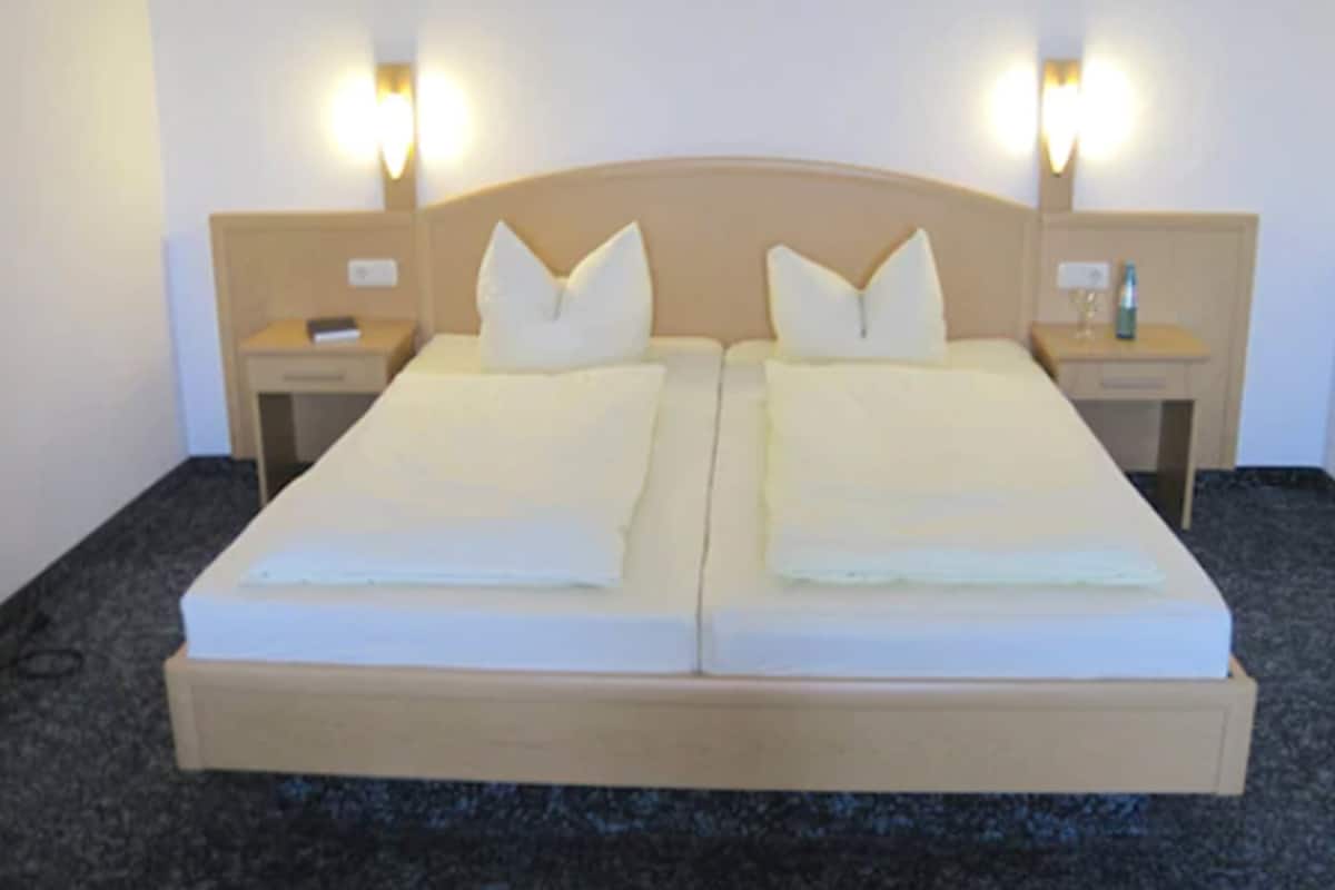 hypo-allergenic bedding, minibar, in-room safe, desk