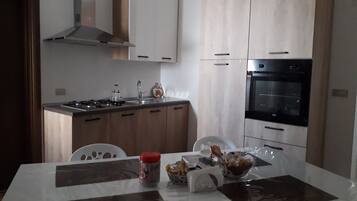 Appartamento, letti multipli, non fumatori | Pasti in camera