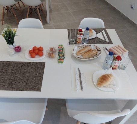 Free daily continental breakfast