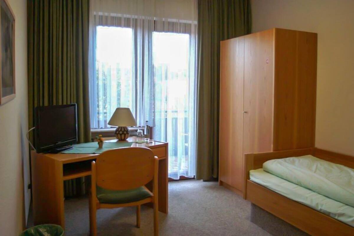 Habitación individual | Escritorio, camas supletorias, wifi gratis y ropa de cama