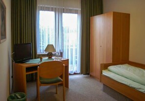 Chambre simple | Bureau, lit d’appoint (supplément), accès au Wi-Fi (inclus)
