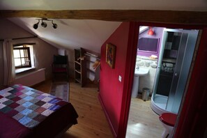 Double Room (Rouge) | Bathroom