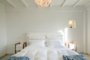 Superior Villa, 2 Bedrooms, Sea View | 2 bedrooms, in-room safe, individually decorated, individually furnished - On The Rocks Antiparos (Antiparos)