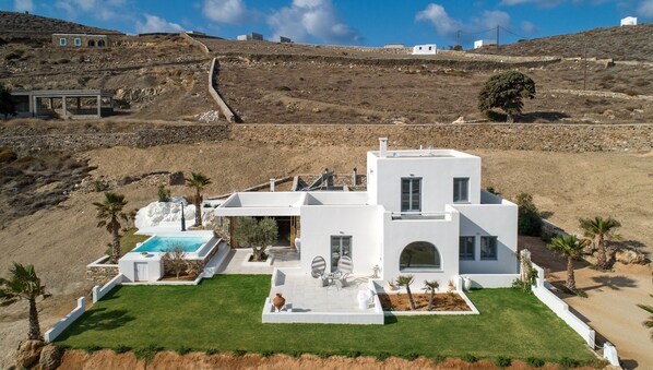 Front of property - On The Rocks Antiparos (Antiparos)