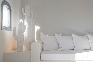 Lobby sitting area - On The Rocks Antiparos (Antiparos)