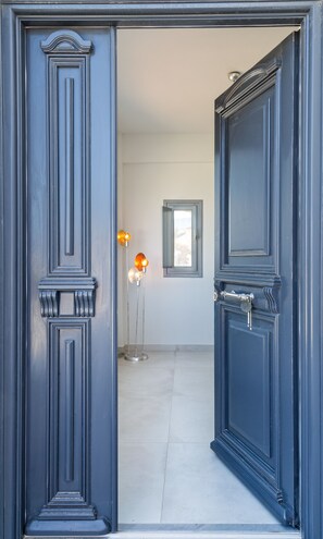 Property entrance - On The Rocks Antiparos (Antiparos)