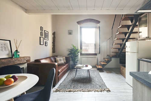 ア ヒュー ステップス トゥ ザ ドゥオモ アドーアブル 1 ベッドルーム アパートメント