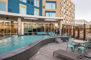 Outdoor pool - Hotel Indigo (Frisco)