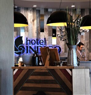 Lobby - Hotel Indigo (Frisco)