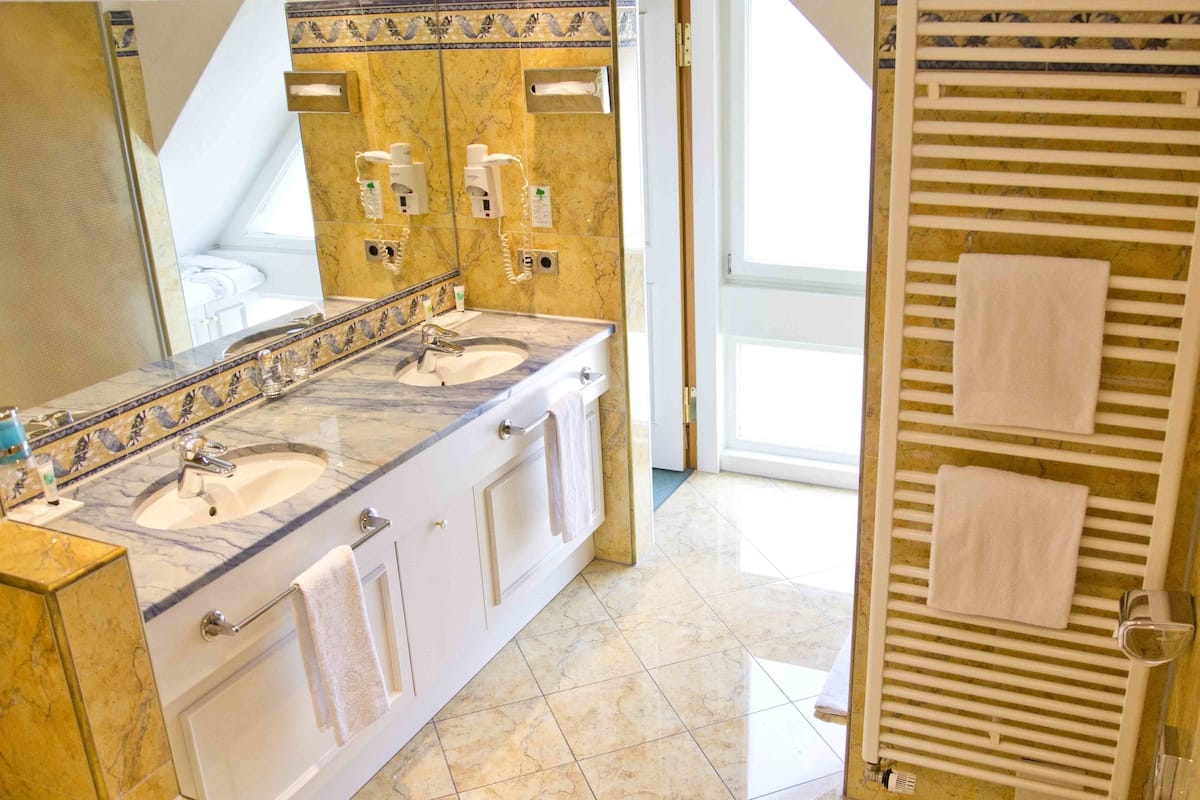 suite | bathroom | shower, free toiletries, hair dryer, bathrobes