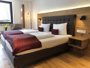 Habitació doble prèmium | Roba de llit d'alta qualitat, caixa forta a l'habitació i escriptori 