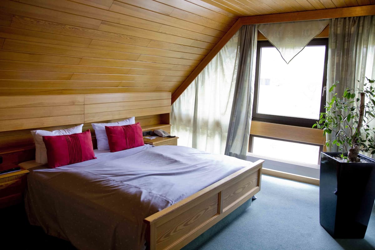 Suite | 1 bedroom, premium bedding, in-room safe, desk