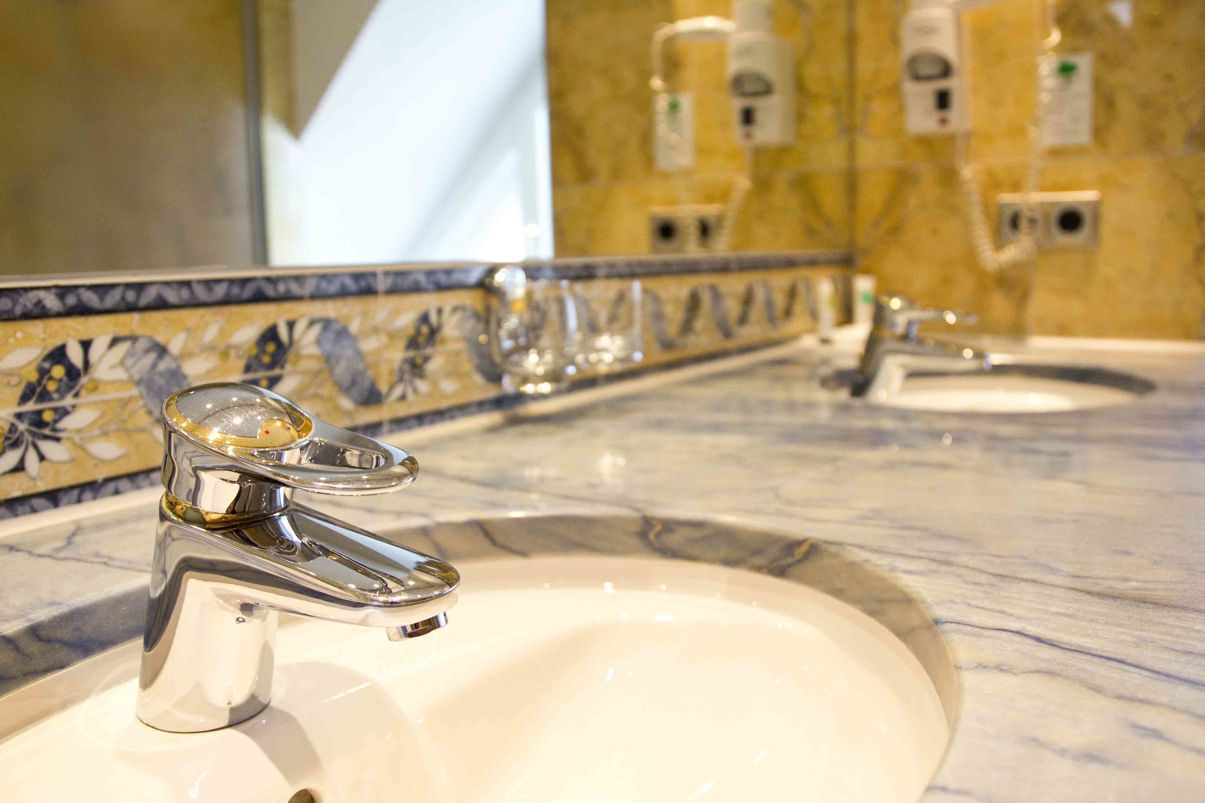 suite | bathroom sink