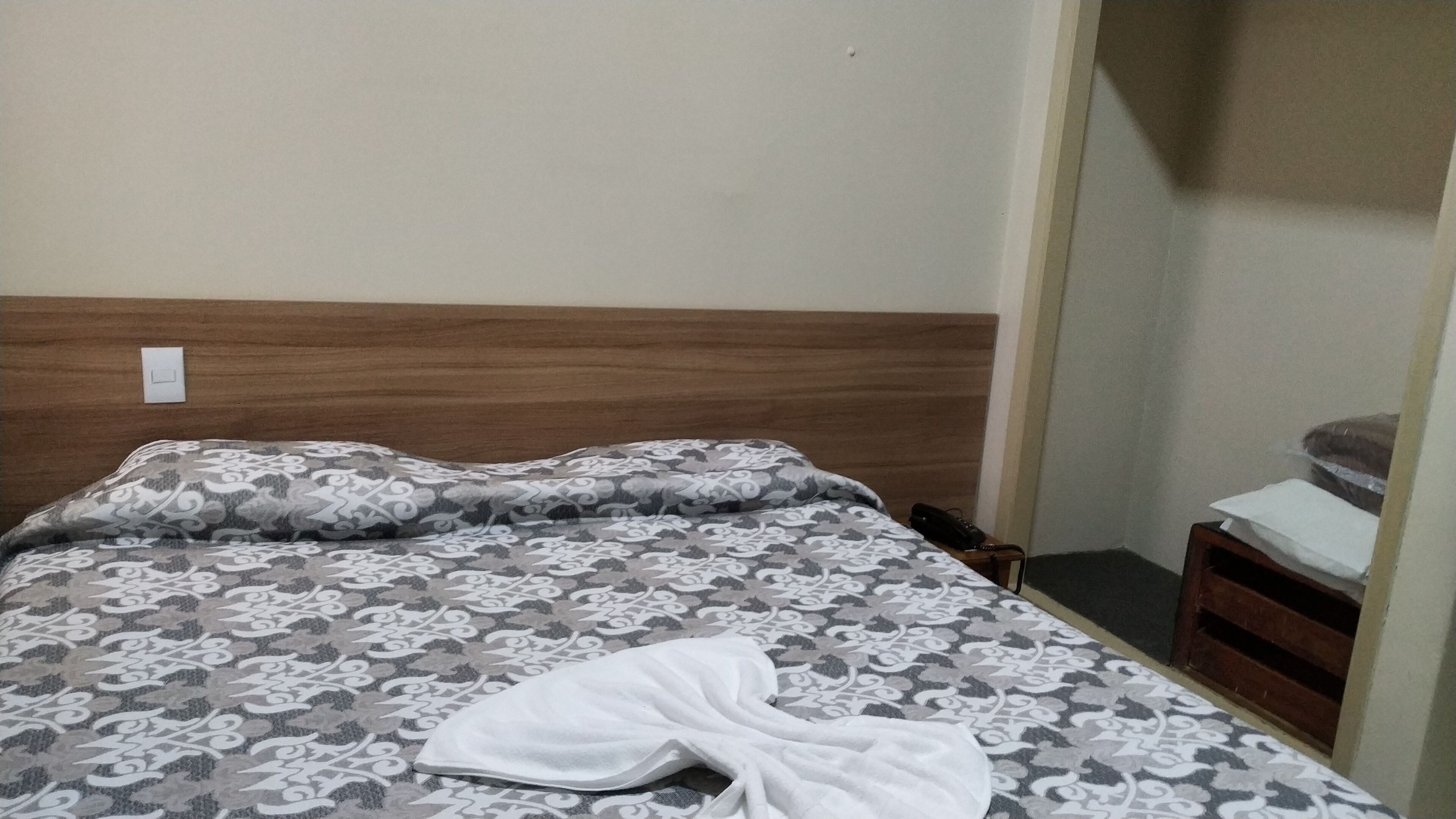 minibar, desk, soundproofing, free wifi