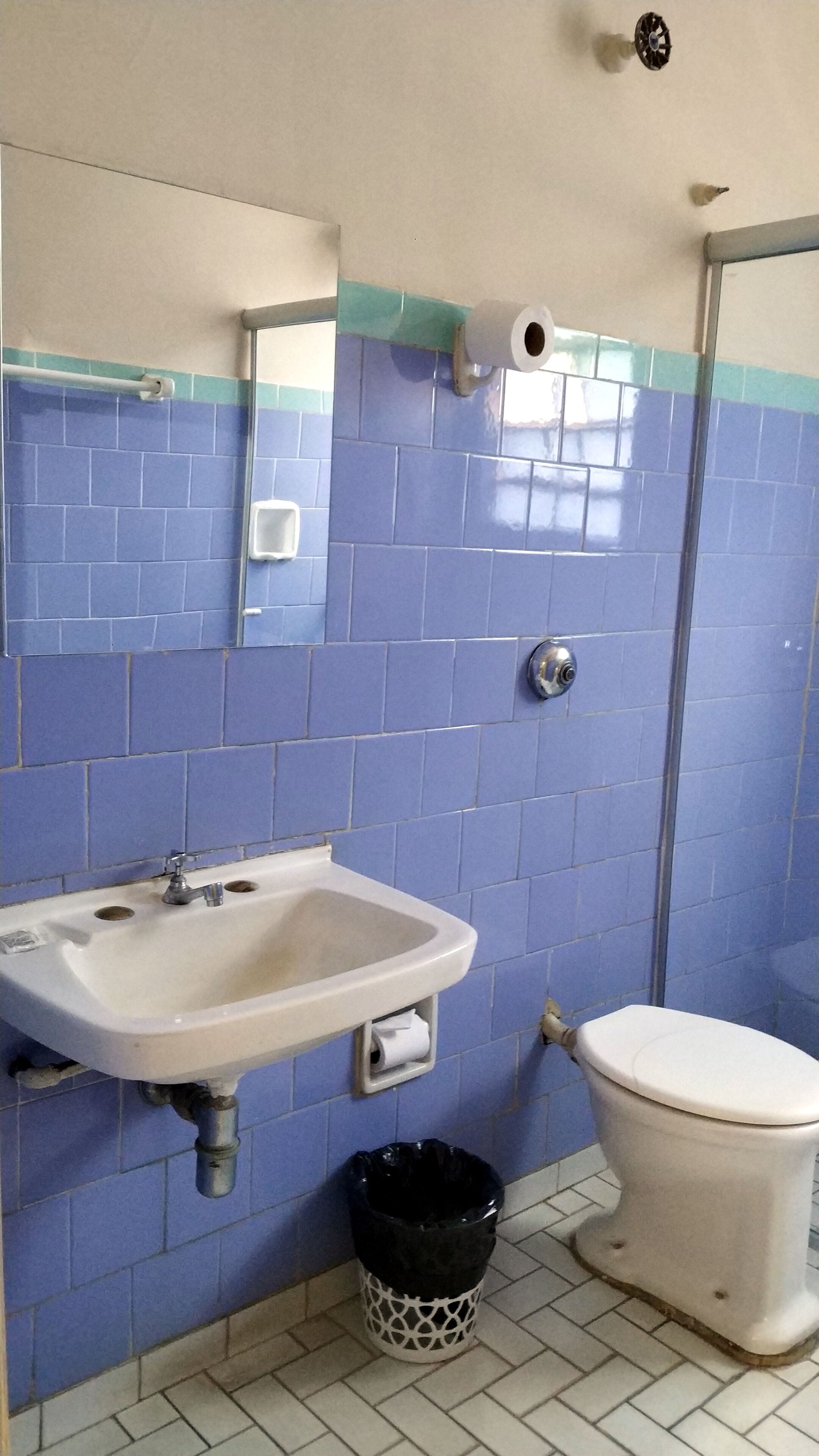 triple room | bathroom | shower, towels