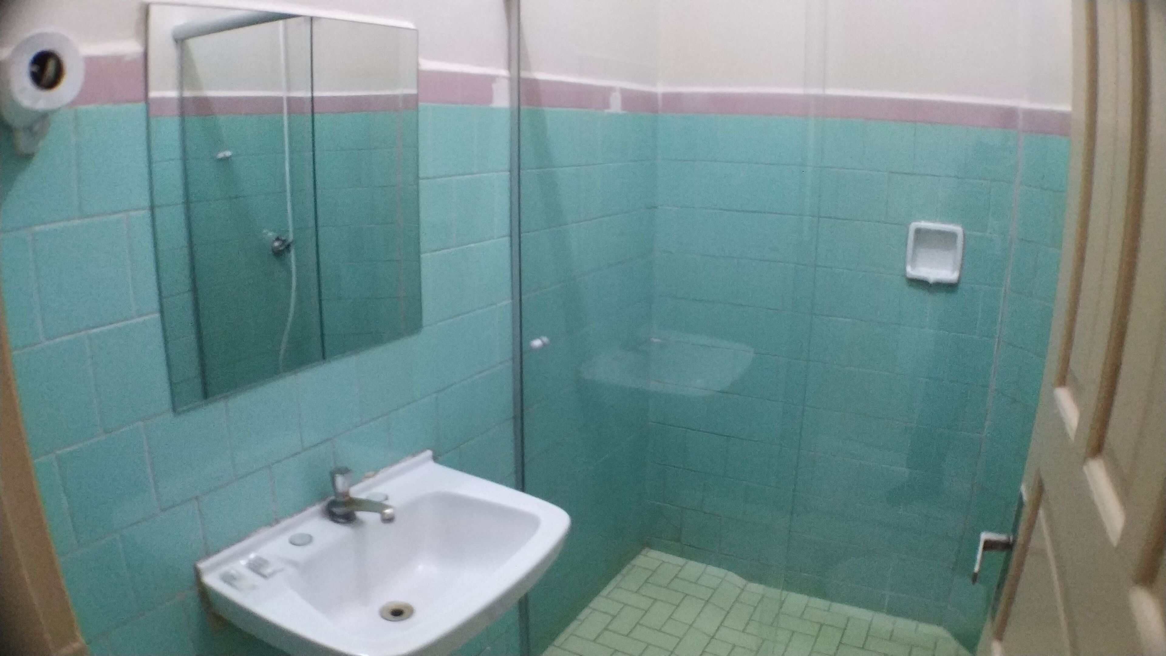 single room | bathroom | shower, towels