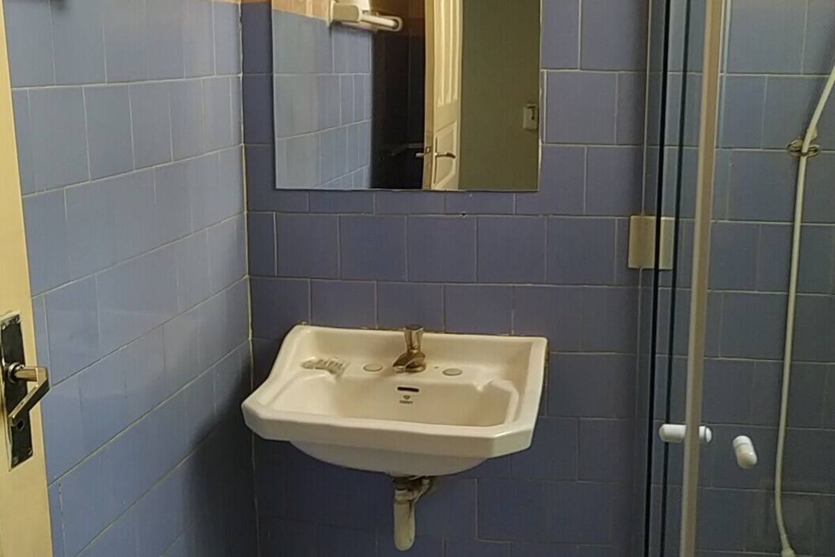 triple room | bathroom | shower, towels