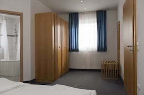 Camera singola | Biancheria da letto ipoallergenica, una scrivania, Wi-Fi gratuito