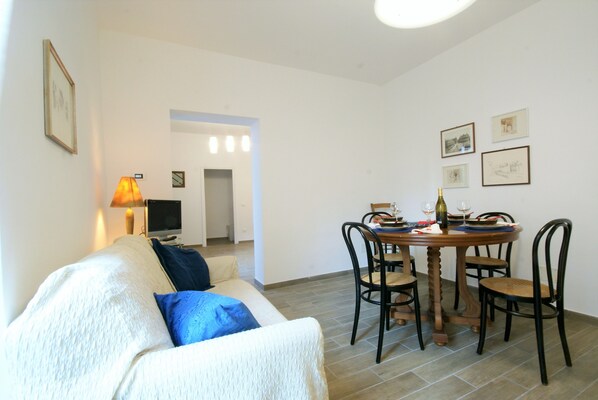 Comfort Apartment, 2 Bedrooms | Living area | Flat-screen TV - Matteotti 11 (Imperia)