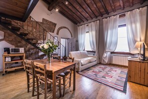 Apartment, 1 Schlafzimmer | Wohnzimmer | Fernseher