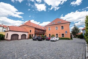 Exterior - Hotel Octarna (Kromeriz)