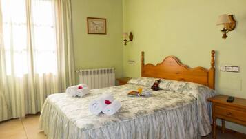 Bureau, chambres insonorisées, draps fournis