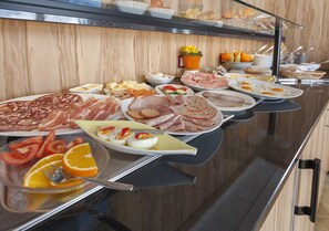 Daily buffet breakfast (EUR 9 per person) - Anni Landgasthof (Birgland)