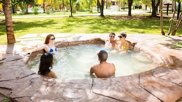 7 piscinas externas, guarda-sóis, espreguiçadeiras