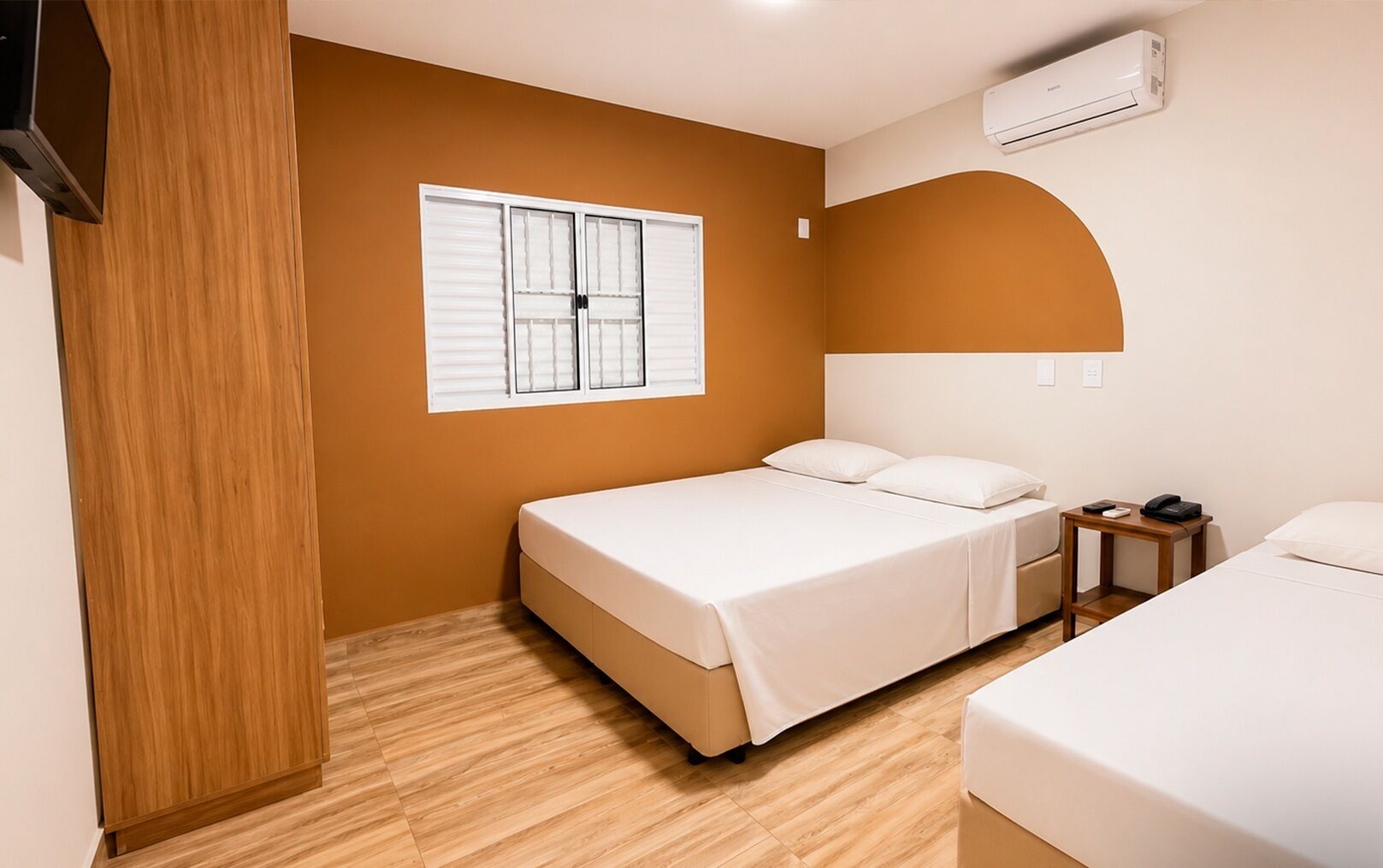 Family Chalet | Minibar, in-room safe, blackout drapes, soundproofing