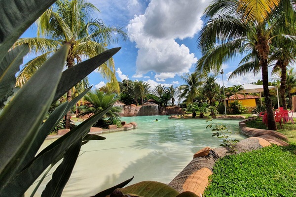 7 outdoor pools, pool umbrellas, sun loungers