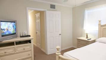Apartment, 2 Queen Beds, Non Smoking | Individually furnished, soundproofing, iron/ironing board, free WiFi