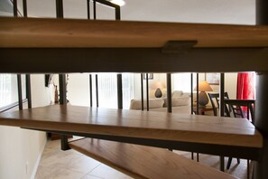 Departamento, 2 camas Queen size, para no fumadores | Escaleras