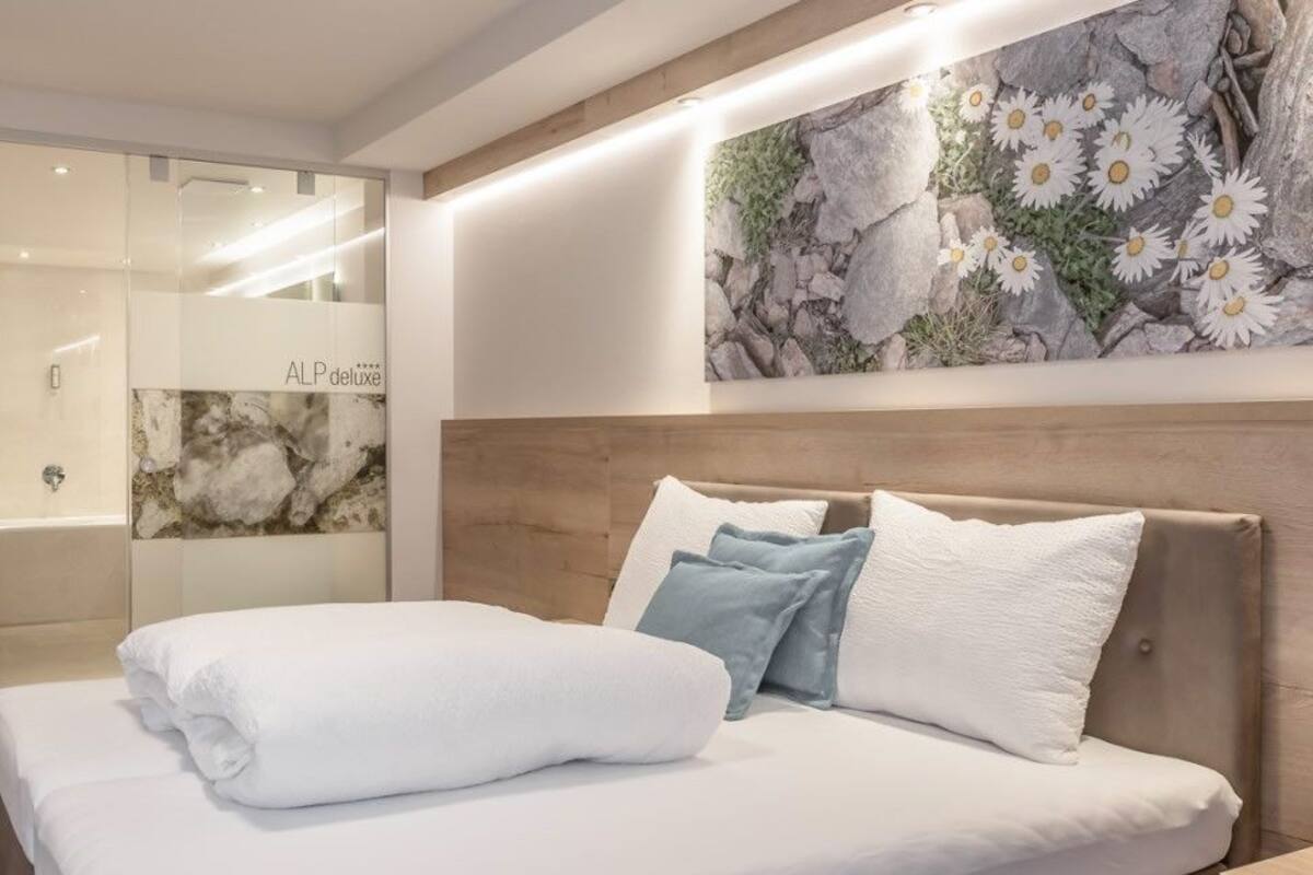 Deluxe Apartment, 2 Bedrooms, Balcony | 2 bedrooms, in-room safe, soundproofing, cribs (surcharge)