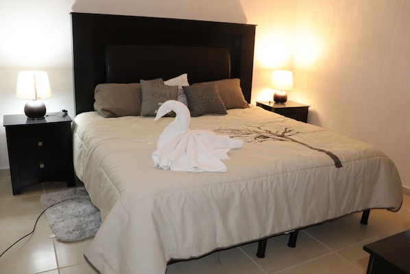 Fjölskylduhús - mörg rúm - reyklaust - aðgengi að sundlaug | 2 svefnherbergi, myrkratjöld/-gardínur, straujárn/strauborð