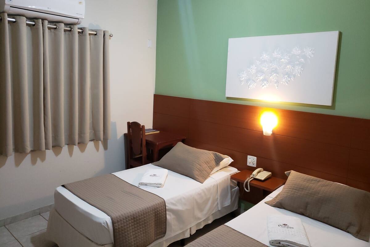 Duplo Luxo | 1 kamar tidur, minibar, meja kerja, dan tirai kedap cahaya