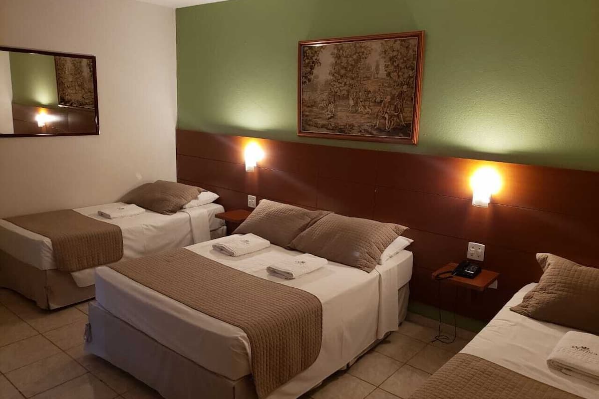 quadruplo luxo | 1 bedroom, minibar, desk, blackout curtains