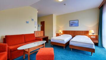 Business Double or Twin Room | Minibar, in-room safe, desk, blackout drapes