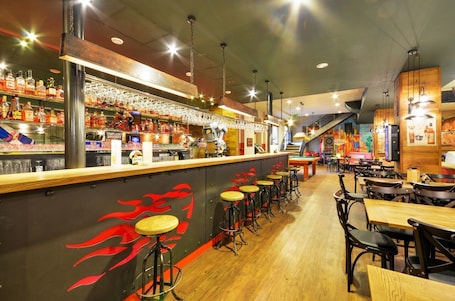 Sports bar. Hotel Filipinum