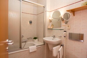 Hair dryer, towels - Hotel Heinz Plauen (Plauen)