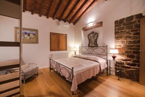 Apartment, 3 Schlafzimmer | 3 Schlafzimmer, Bügeleisen/Bügelbrett, kostenloses WLAN, Bettwäsche