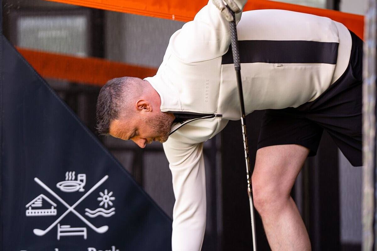 indoor golf driving range