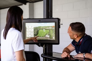 Indoor golf driving range