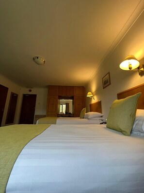 Bureau, fer et planche à repasser, Wi-Fi gratuit, draps fournis