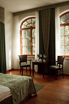 26-inch LED TV with satellite channels, TV - Pałac w Rymaniu (Ryman)