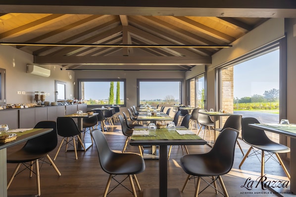 TĂ€gliches inbegriffenes kontinentales FrĂŒhstĂŒck