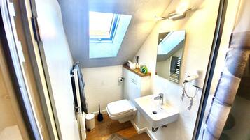 Double Room | Bathroom | Shower, hair dryer, towels